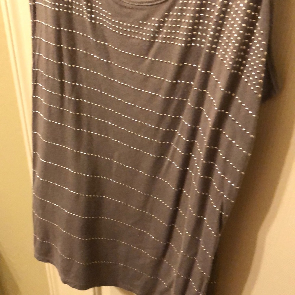 Gray top - Picture 2 of 4
